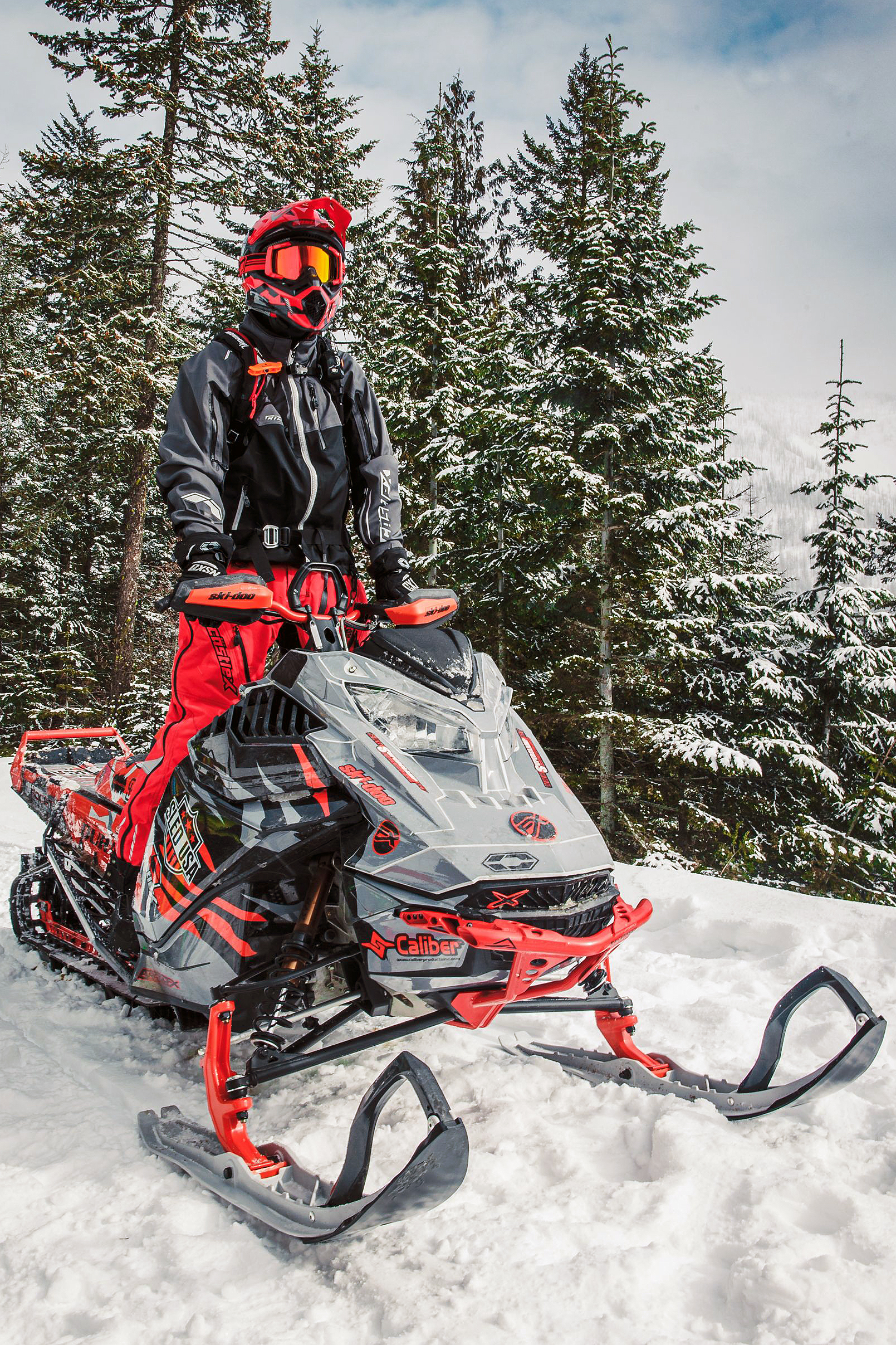 A Ski-Doo Gen4 Lightweight snowmobile with a gray, red, and black Leif Alvarsson Inferno custom vinyl wrap.