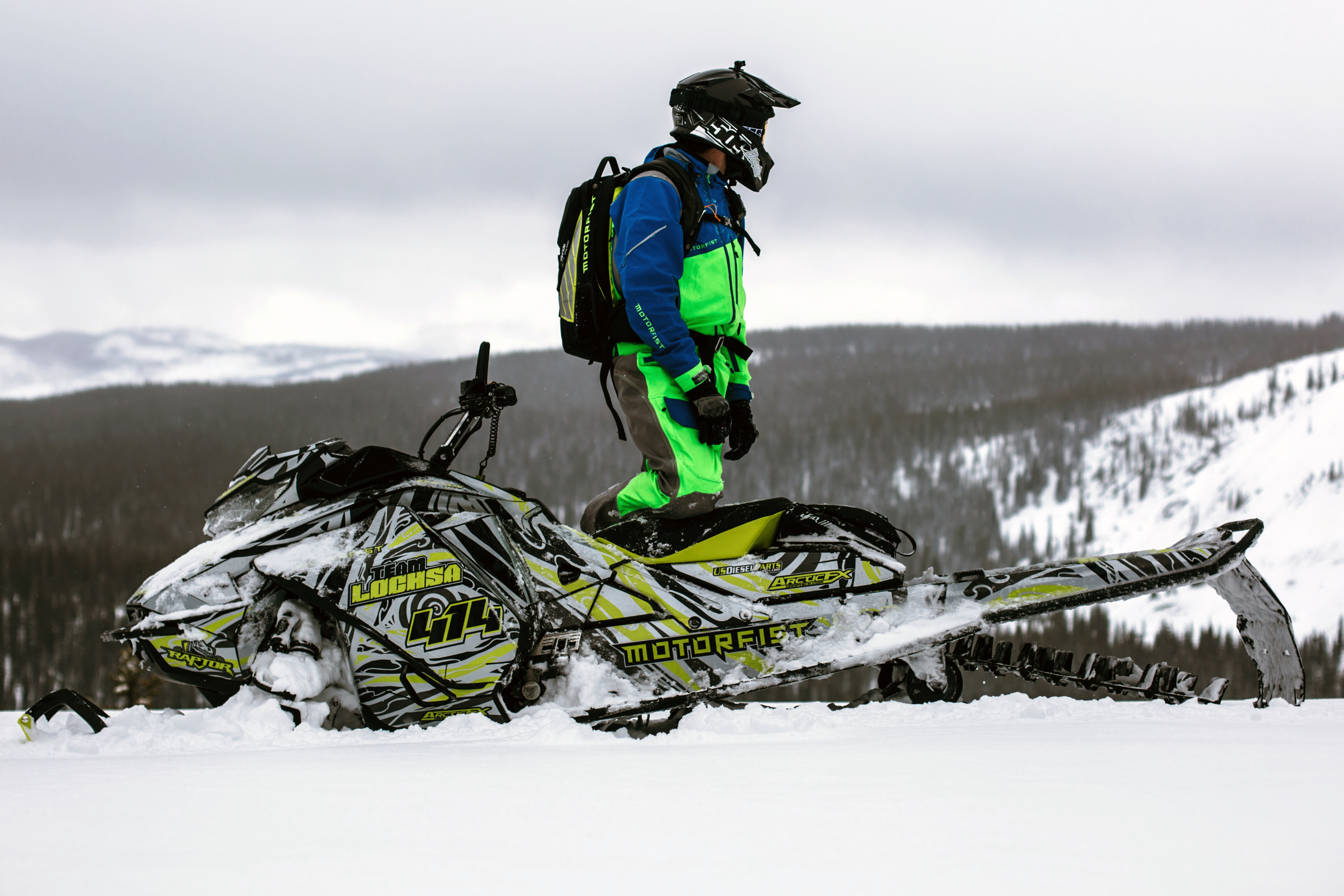 A Ski-Doo Gen4 Narrow Body snowmobile with a black, gray, and manta Hypnotic custom vinyl wrap.