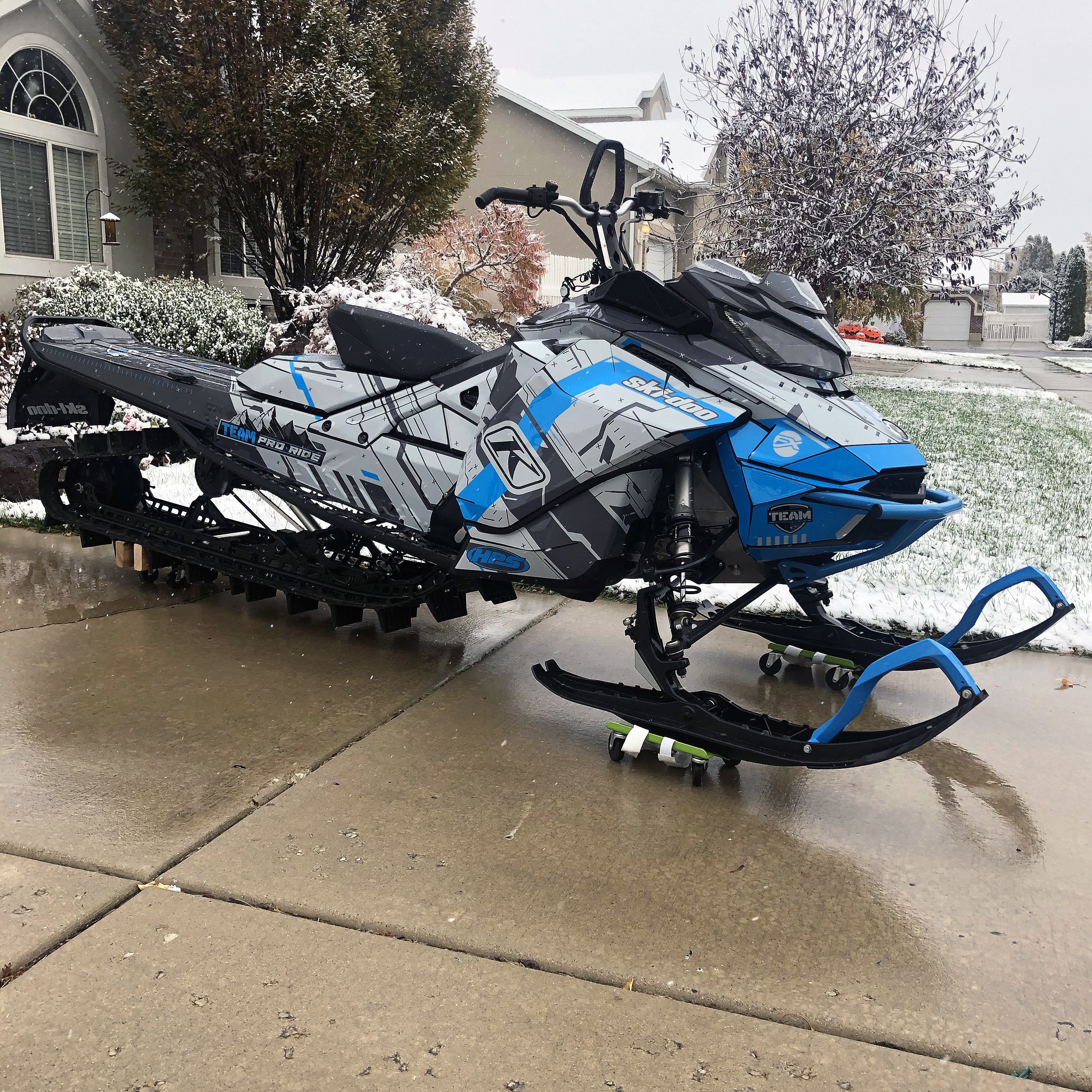 A Ski-Doo Gen4 Narrow Body snowmobile with a gray, black, and octane blue Klim Recoil custom vinyl wrap.