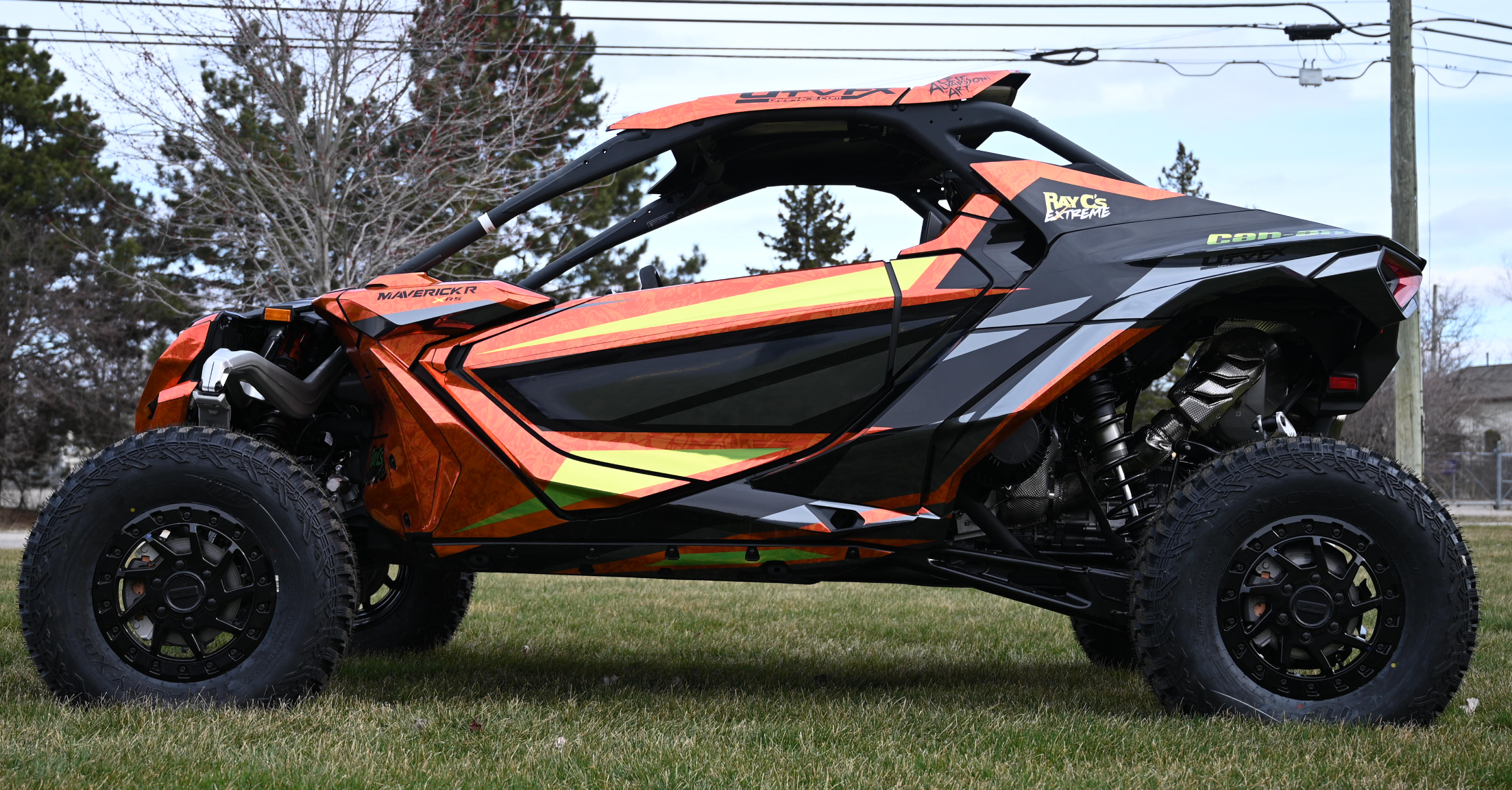 A Can-Am Maverick R side-by-side with a Leif Alvarsson Thrash vinyl wrap
